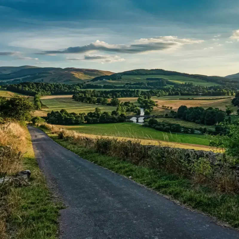 borders hills and country road