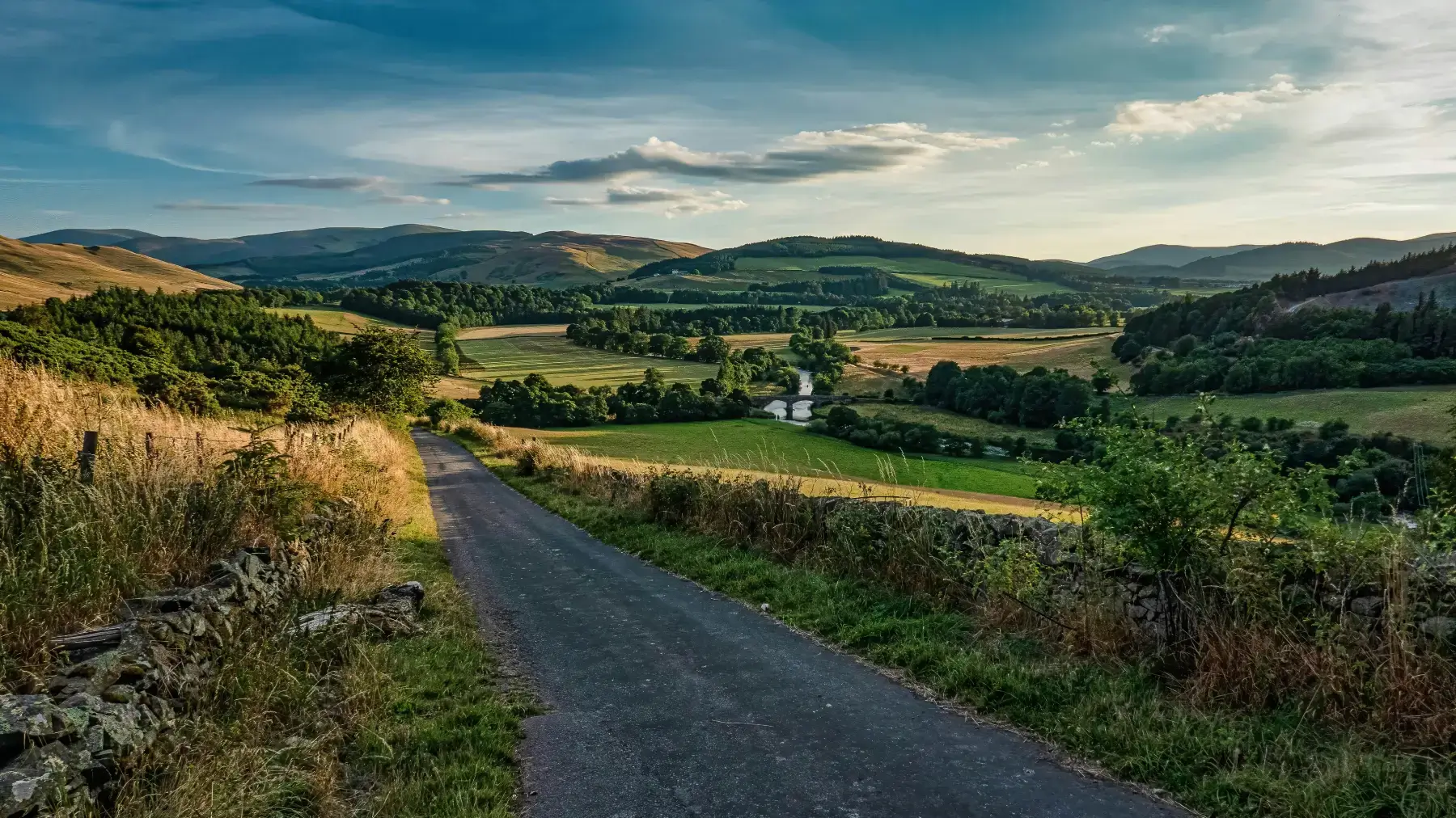 borders hills and country road